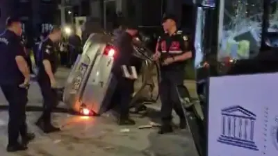 Diyarbakır'da Kanlı Kaza: Belediye Otobüsü ile Otomobil Çarpıştı, 2 Can Yitirildi, 7 Yaralı
