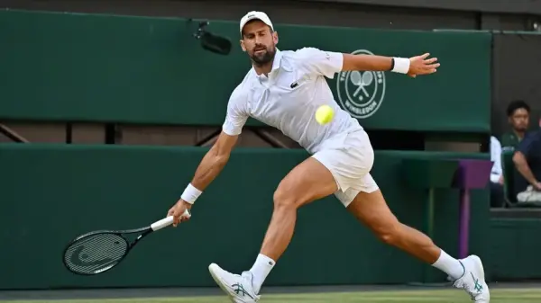 Novak Djokovic Wimbledon çeyrek final maçında galibiyet sevinci yaşıyor