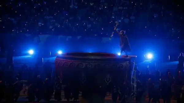 Kırgızistan'daki Dünya Göçebe Oyunları'ndan kültürel bir performans sahnesi