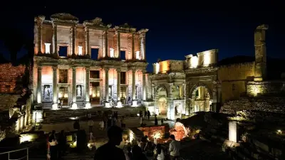 Efes Antik Kenti'nde Gece Müzeciliği Başladı: Tarihi Miras Işıkla Yeniden Canlanıyor