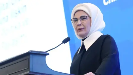 Emine Erdoğan, Aile ve Nüfus 10 Yılı Vizyon Tanıtım Programı'nda konuşma yaparken.