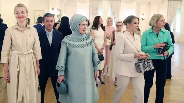 Emine Erdoğan, NATO Zirvesi akşam yemeğinde konuşma yaparken