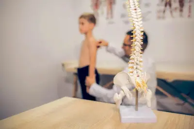Ergenlerde Skolyoz Riski: Uzmanlardan Kritik Uyarılar