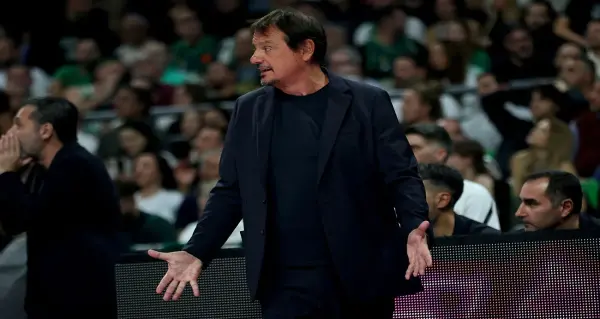 Ergin Ataman, Panathinaikos-Olympiakos maçında saha kenarında