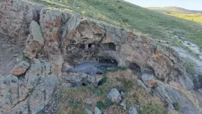 Erzurum'da Defineci Tahribatıyla Ortaya Çıkan 1800 Yıllık Gizem: Hamamderesi Yerleşimi Turizme Kazandırılmayı Bekliyor