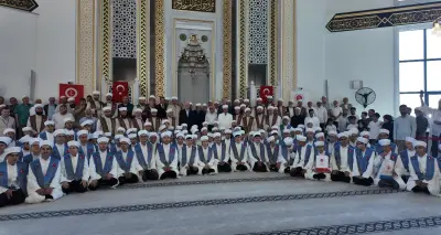 Esenler'de 114 Hafız İçin Taç Giyme Töreni: Umre Müjdesi ve Duygusal Anlar