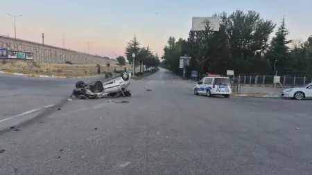 Eskişehir'de takla atan otomobil ve kaza yeri incelemesi