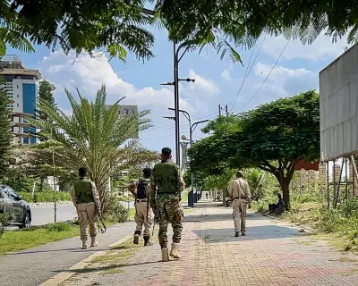 Etiyopya'da çatışma bölgesinde devriye gezen Tigray Halk Kurtuluş Cephesi (TPLF) üyeleri.