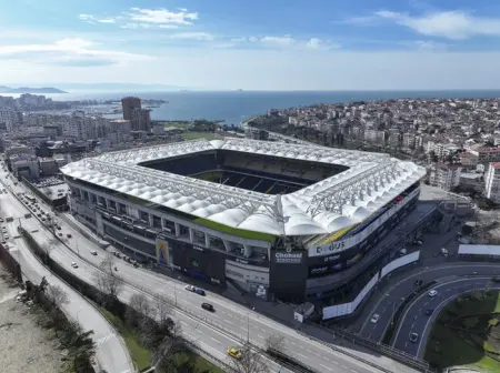 Fenerbahçe taraftarları tribünde
