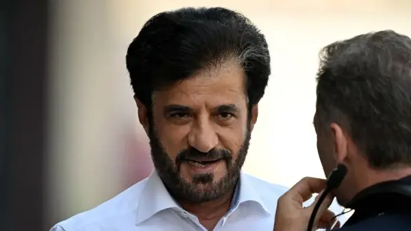 FIA Başkanı Ben Sulayem, Formula 1 yarış takvimi hakkında açıklama yaparken.