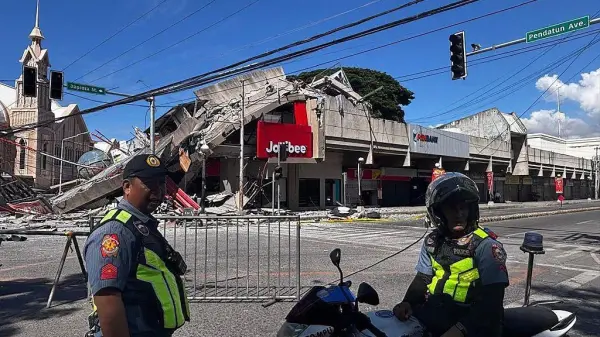 Filipinler'deki deprem sonrası yıkım