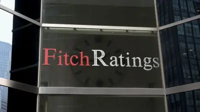 Fitch'ten Küresel Petrol Piyasasına Dair Kritik Öngörü: Hürmüz Boğazı'nın Açılmasıyla Arz Fazlası Bekleniyor