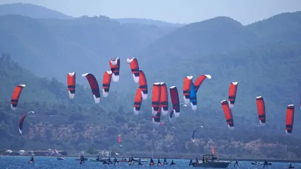 Muğla Akyaka'da Formula Kite Avrupa Şampiyonası'nda yarışan sporcular