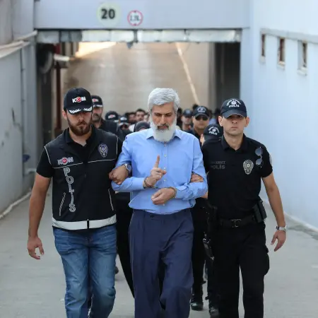 Adana'da Furkan Vakfı soruşturması kapsamında adliyeye sevk edilen şüpheliler
