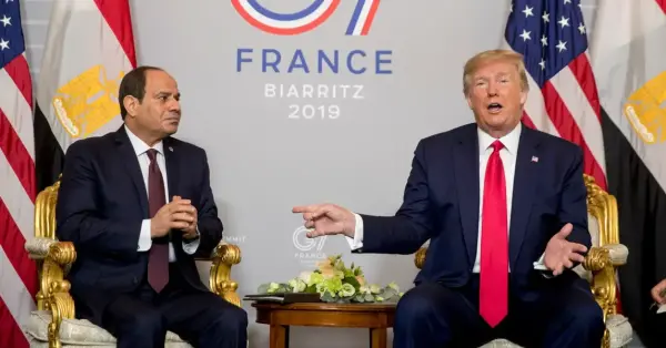 ABD Başkanı Donald Trump ve Mısır Cumhurbaşkanı Abdulfettah es-Sisi Evian'daki G7 Zirvesi'nde ortak basın toplantısı düzenlerken.