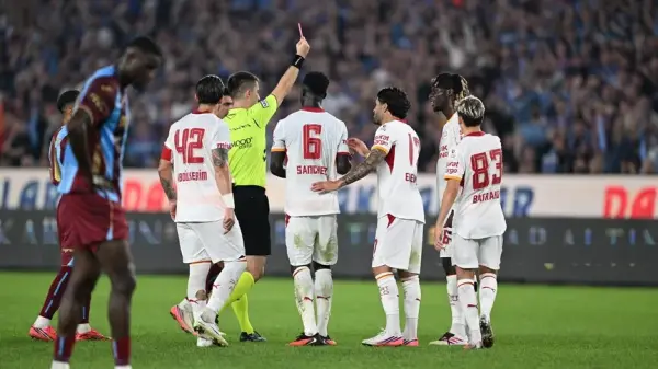 Trabzonsporlu futbolcuların Galatasaray maçında gol sevinci