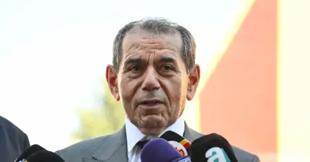 Galatasaray Başkanı Dursun Özbek ve Teknik Direktör Okan Buruk