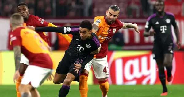 Galatasaray Kulübü yetkilisi basın toplantısında açıklama yaparken