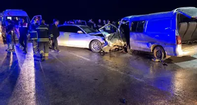 Gaziantep'te Kanlı Kaza: 2 Araç Kafa Kafaya Çarpıştı, 1 Kişi Hayatını Kaybetti, 12 Yaralı