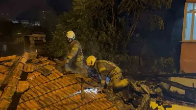 Gaziosmanpaşa'da Üç Gecekondu Yangında Kül Oldu: Can Kaybı Yaşanmadı