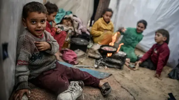 Gazze'de 15 yetim torunuyla birlikte yaşayan Hacı Bereket El-Bu'