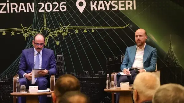 Gençlerin güvenlik mimarisi üzerine tartıştığı bir forum etkinliği