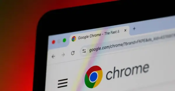 Google Chrome tarayıcı logosu ve yapay zeka sembolleri