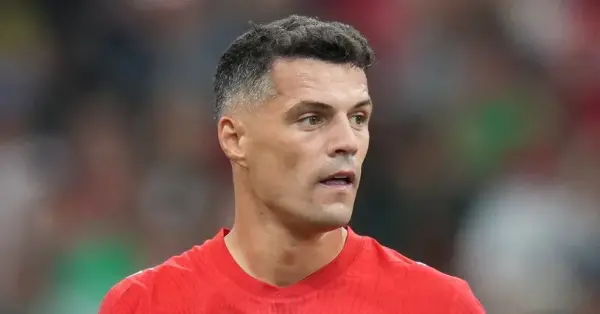Granit Xhaka'nın sahte aşı sertifikası itirafı sonrası çekilmiş ciddi bir portresi.