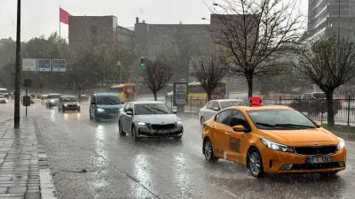 Güneydoğu'da Hava Durumu Alarmı: Şanlıurfa'da Sağanak ve Dolu Hayatı Olumsuz Etkiledi