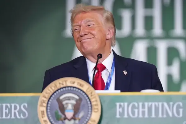Başkan Donald Trump, sağlık hizmetlerinde fiyat şeffaflığı hakkında konuşuyor.