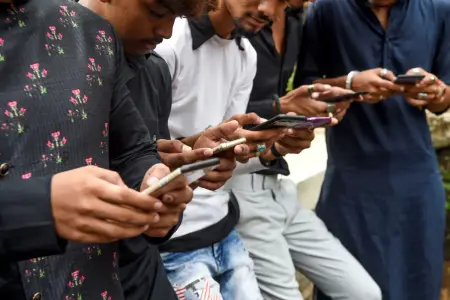 Hindistan'da spam çağrı düzenlemesi sonrası telefon ekranında arayan kimliği uygulaması