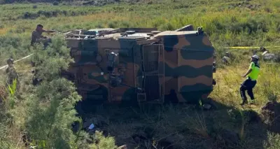 Iğdır'ın Aralık ilçesinde devrilen askeri araç ve olay yerindeki ekipler