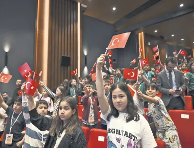 İletişim Başkanı Duran'dan Gençlere Çağrı: Yönetim Süreçlerine Katılım Vurgusu