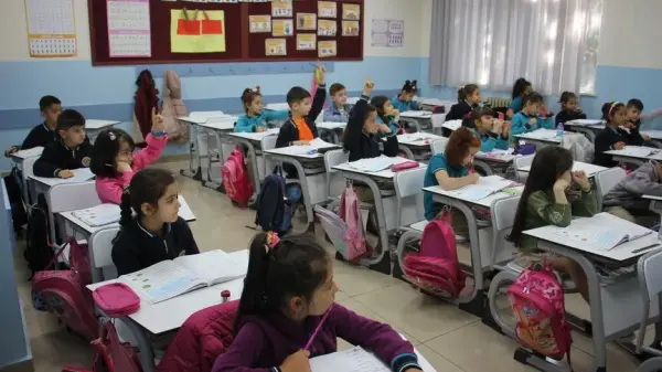Milli Eğitim Bakan Yardımcısı Ömer Faruk Yelkenci, eğitim çalıştayı açılışında konuşurken