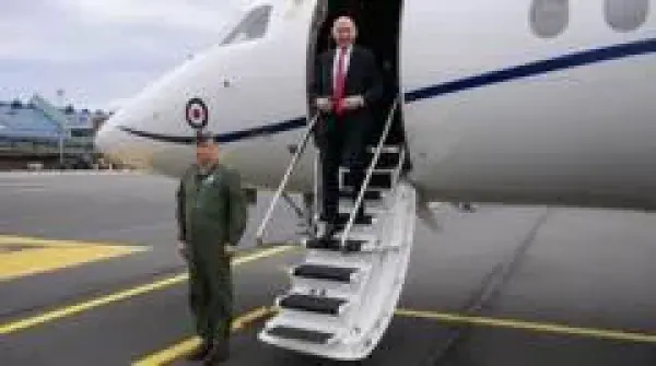 İngiltere Savunma Bakanı John Healey