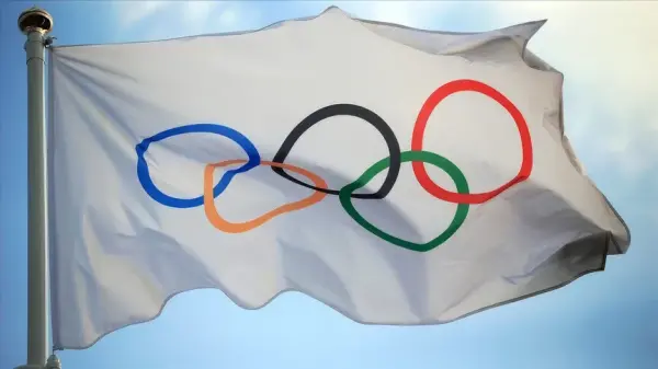 Uluslararası Olimpiyat Komitesi logosu önünde 2036 Olimpiyatları takvimi duyurusu