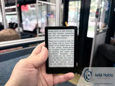 iPhone'a Yapışan Minik E-Okuyucu: Doomscrolling'e Son Verip Kitaplara Yöneltebilir Mi?