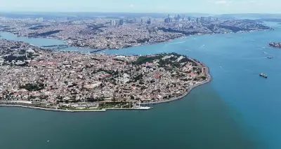 İstanbul Boğazı'nda Turkuaz Renk Cümbüşü: Doğal Bir Fenomen Göz Kamaştırıyor