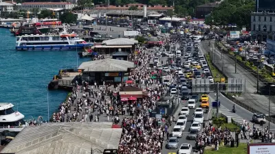 İstanbul'da Bayram Yoğunluğu: Tarihi ve Turistik Noktalar Ziyaretçi Akınına Uğradı