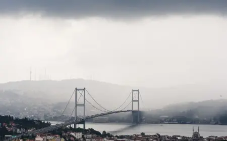 İstanbul'da Sağanak Yağış ve Fırtına Uyarısı