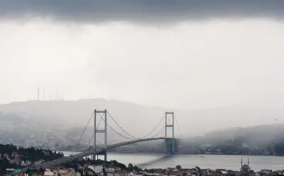 İstanbul'da Sağanak Yağış ve Fırtına Uyarısı