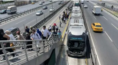 İstanbul'da Metrobüs ve Otobüs Seferlerine 15 Temmuz Düzenlemesi: İşte Kapanan Duraklar ve Alternatif Güzergahlar