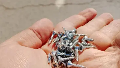 İstanbul'da Sabah Kabusu: D-100'de Vida Yağmuru Lastikleri Patlattı, Trafik Kilitlendi!