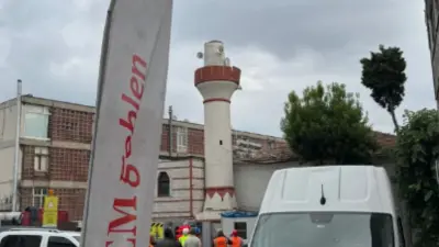 İstanbul'da Tarihi Atlamataşı Camii'nin Minare Alemi Yıkıldı: İnşaat Kazası Sonucu Meydana Geldi