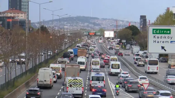 İstanbul'da yağmur sonrası oluşan yoğun trafik görüntüsü