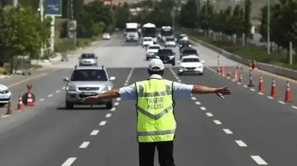 İstanbul Küçükçekmece'de aşure matem merasimi nedeniyle trafiğe kapatılan yolları gösteren fotoğraf.