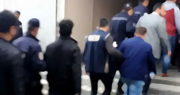 İstanbul'da avukatlık bürolarına yapılan siber güvenlik operasyonundan bir görüntü