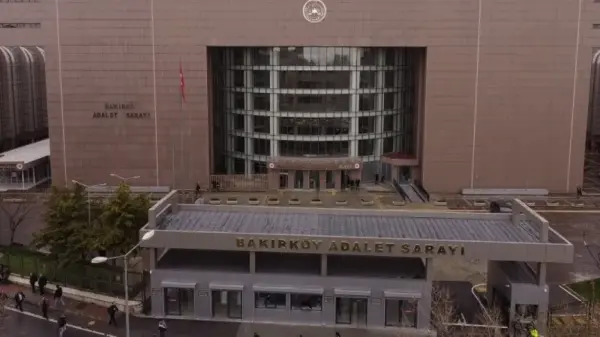 İstanbul merkezli suç örgütü operasyonunda adliyeye sevk edilen şüpheliler