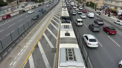 İstanbul Metrobüs Hattında Yangın: Seferler Geçici Olarak Aksadı