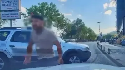 İstanbul Trafiğinde Dehşet Anları: Sürücüye 'Kafanı Keserim' Tehdidi Kamerada